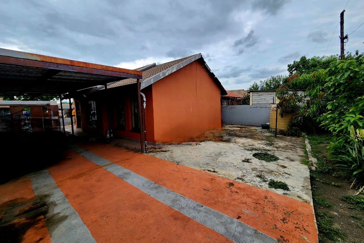 House For Sale In Rustenburg - Photo 2