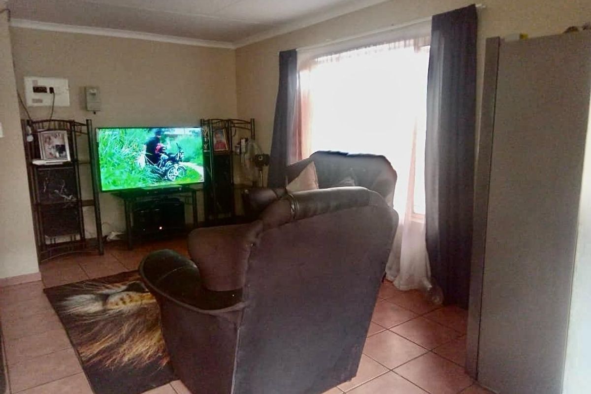 House For Sale In Northam - Photo 2