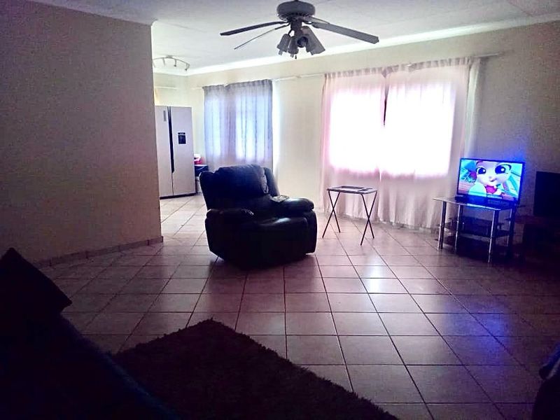 EXCLUSIVE TO CENTURY 21 RUSTENBURG - Photo 7