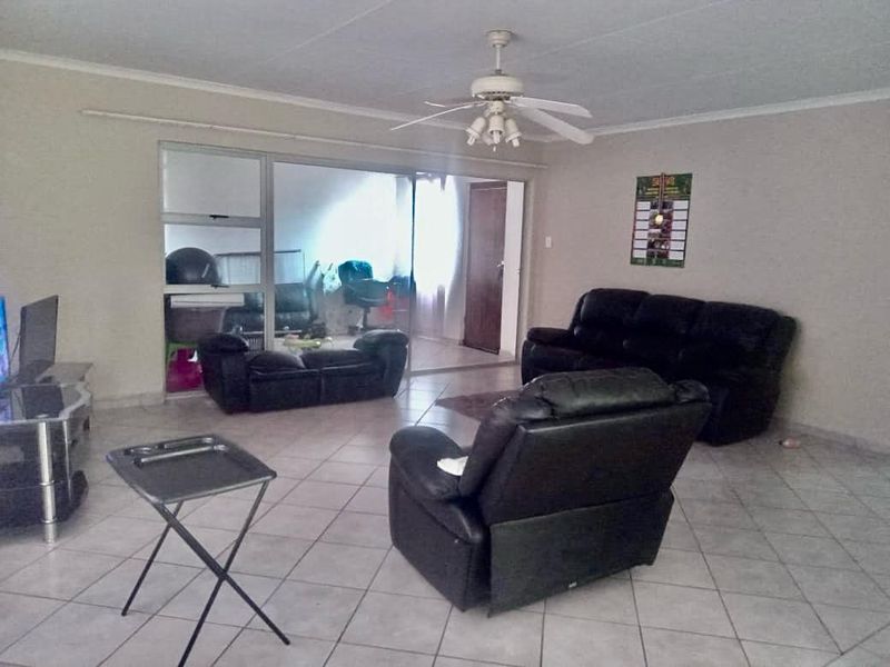 EXCLUSIVE TO CENTURY 21 RUSTENBURG - Photo 6