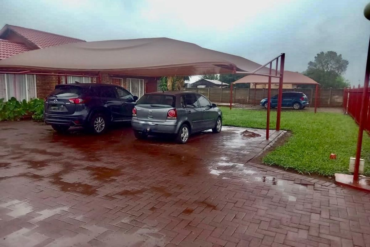 EXCLUSIVE TO CENTURY 21 RUSTENBURG - Photo 2