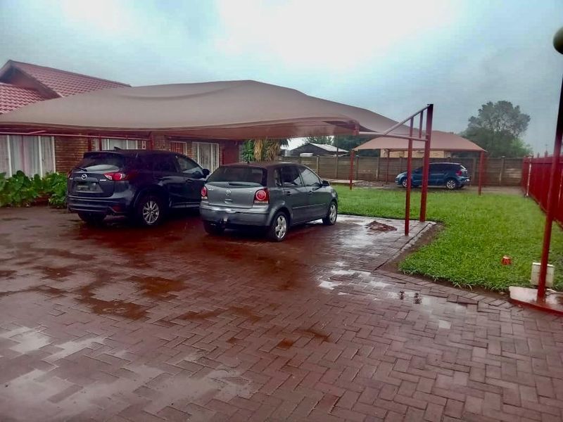 EXCLUSIVE TO CENTURY 21 RUSTENBURG - Photo 2