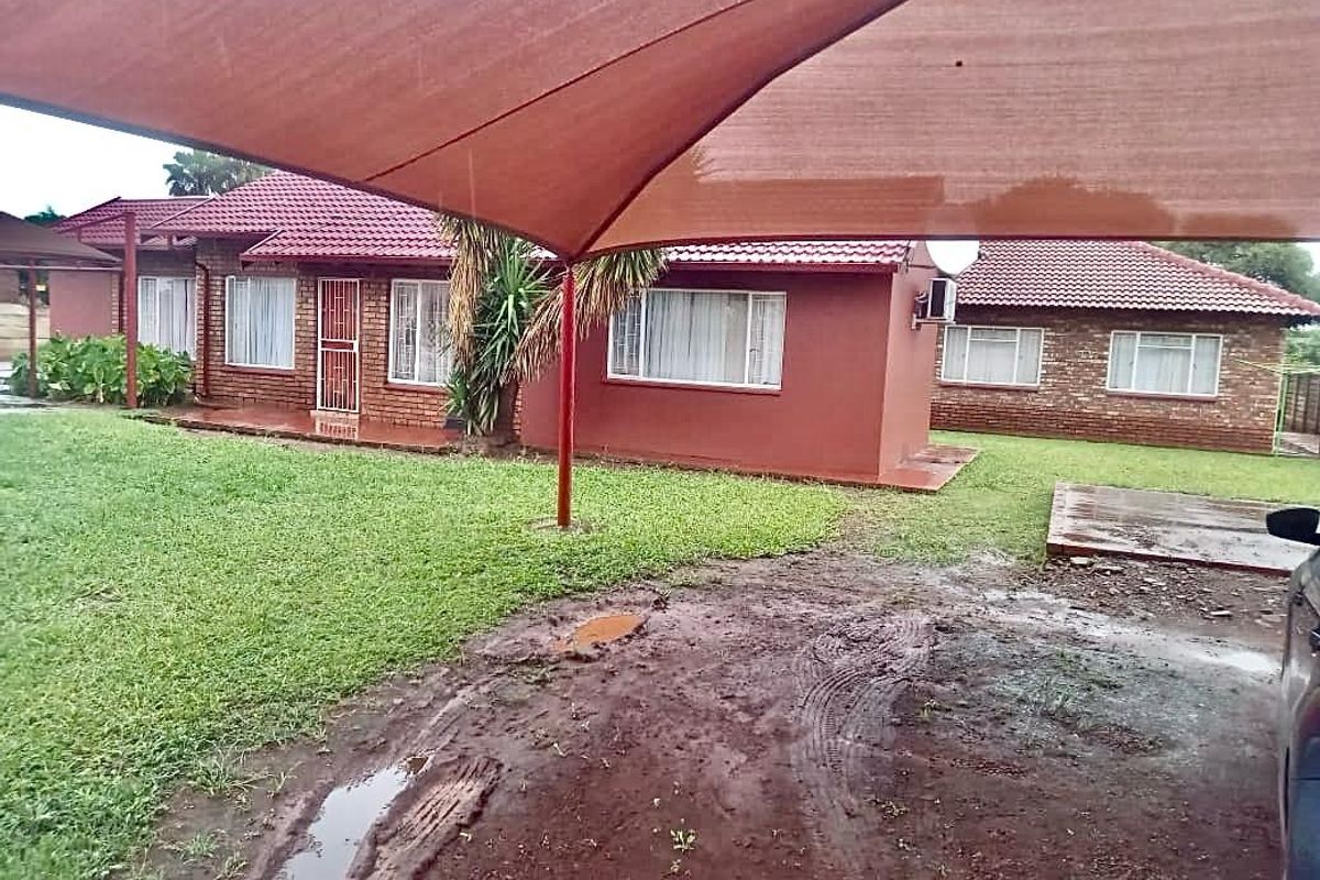 EXCLUSIVE TO CENTURY 21 RUSTENBURG - Photo 3