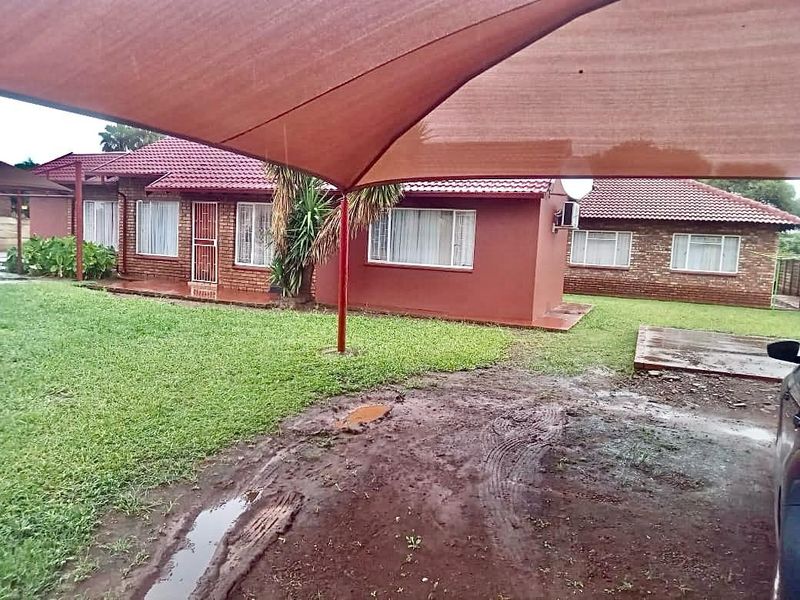 EXCLUSIVE TO CENTURY 21 RUSTENBURG - Photo 3