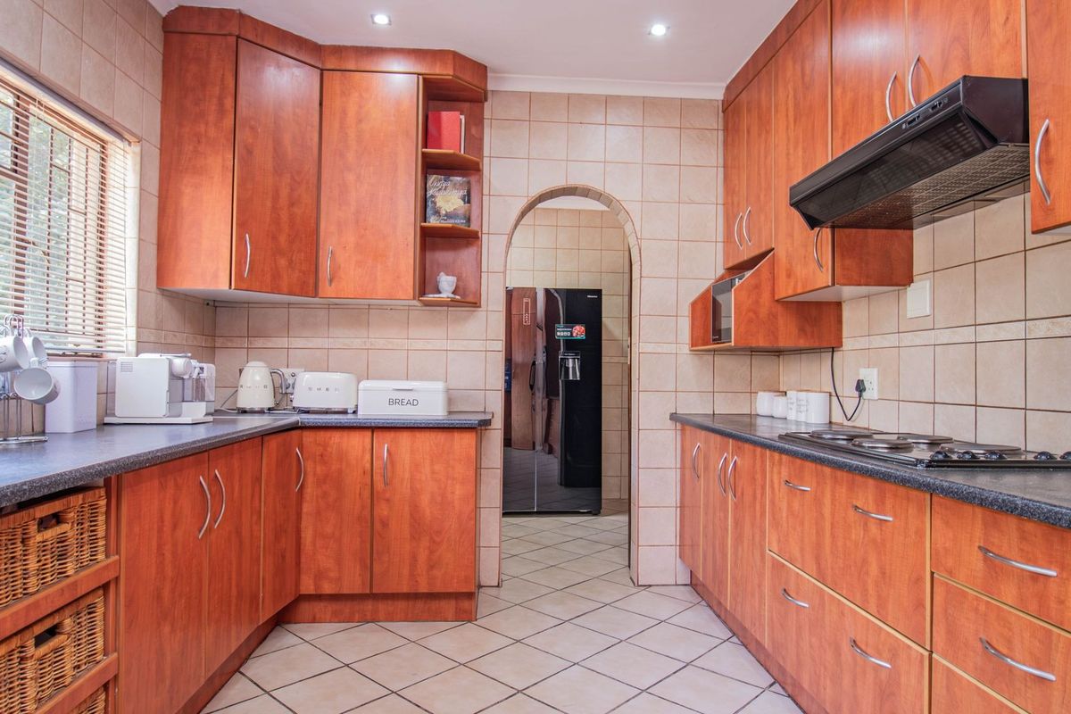 House For Sale In Rustenburg - Photo 2