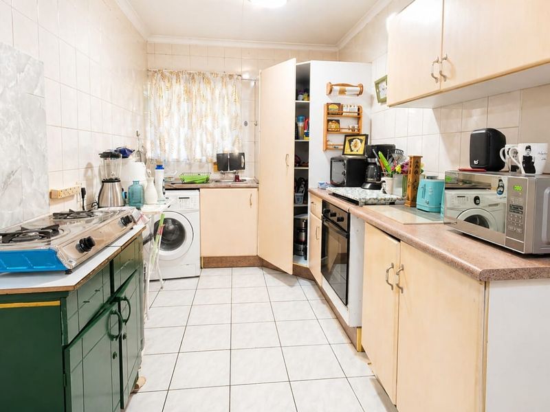 Secure Estate Living with Tenant in Place – Prime Arendskloof Opportunity - Photo 5