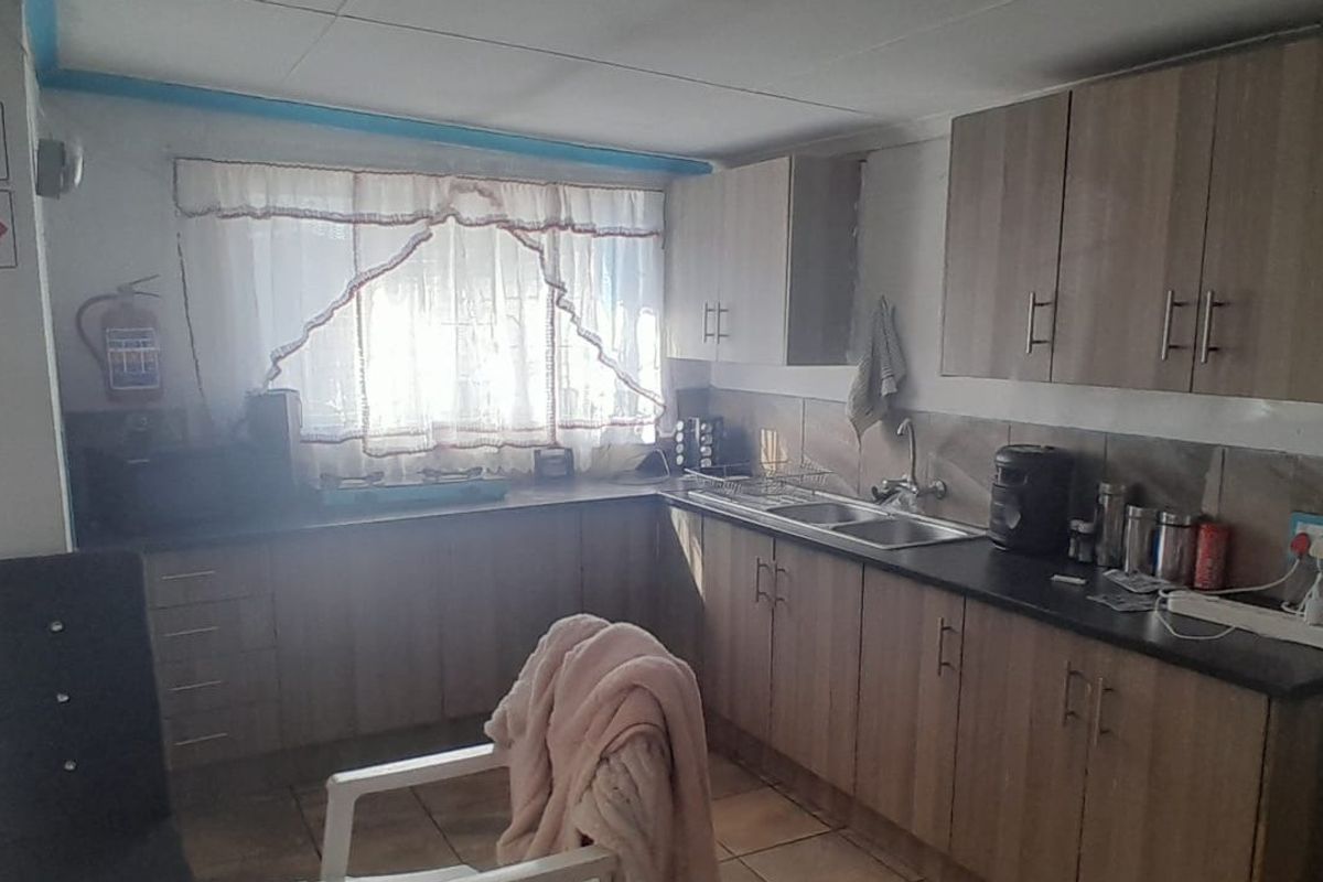 A lovely home in the East End area of Rustenburg. - Photo 5