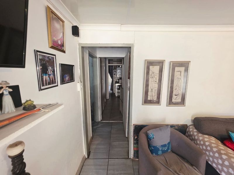 High-Yield Dual-Living Investment | 4-Bed House with Swimming Pool - Photo 7