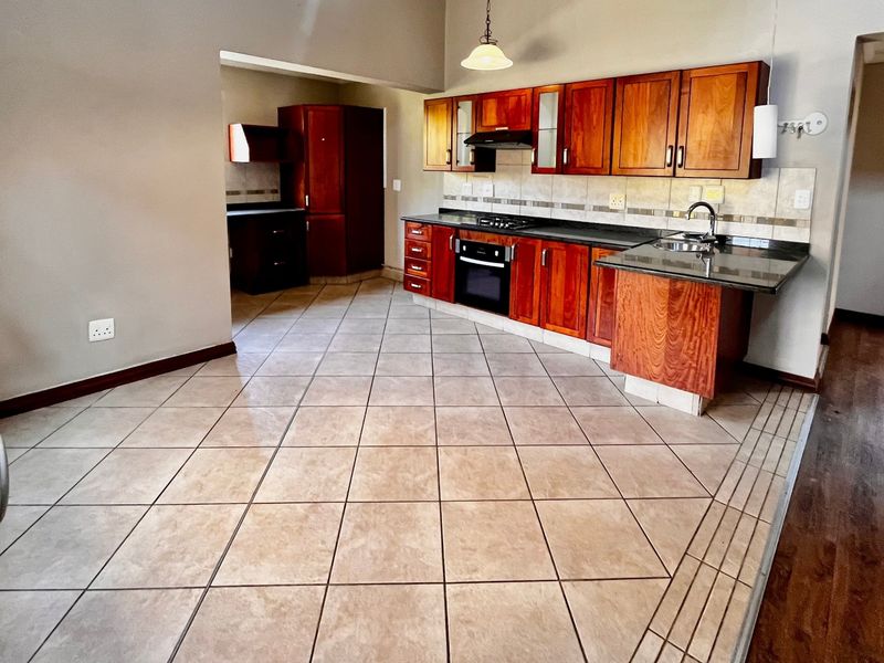 Modern 3-Bedroom Townhouse in Secure Waterval East Estate - Photo 4