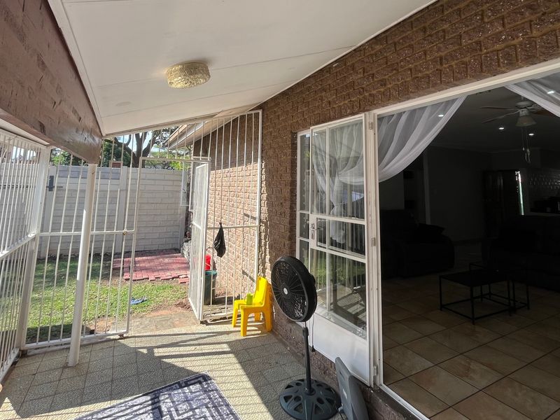 Townhouse For Sale In Rustenburg - Photo 9