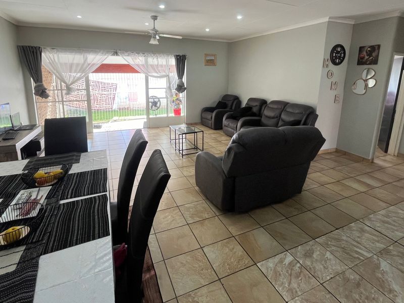 Townhouse For Sale In Rustenburg - Photo 7