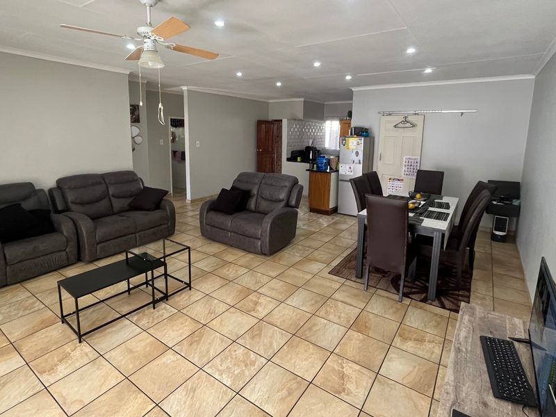 Townhouse For Sale In Rustenburg - Photo 6