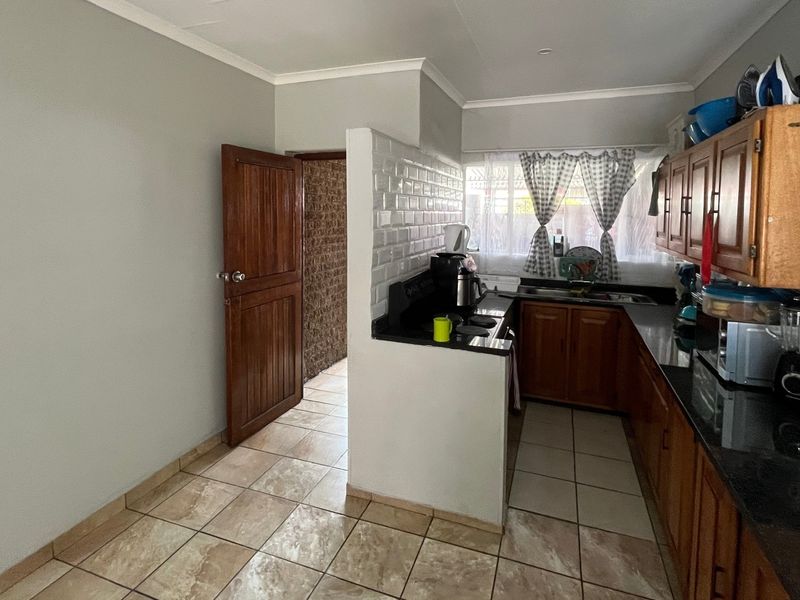 Townhouse For Sale In Rustenburg - Photo 2