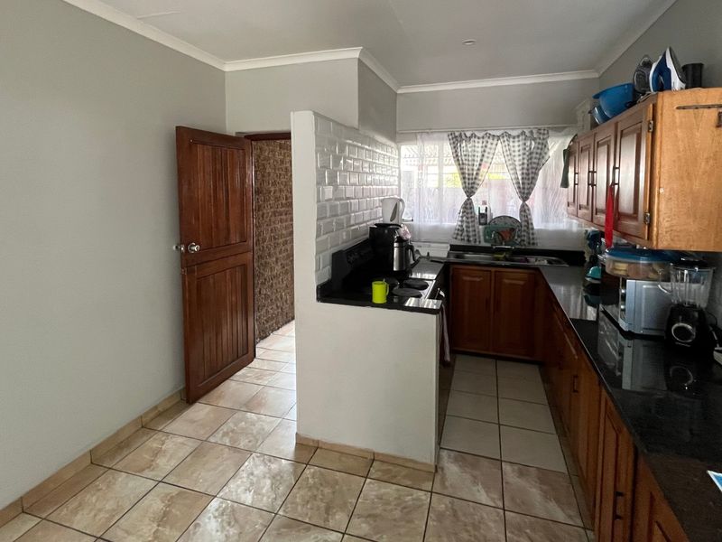 Townhouse For Sale In Rustenburg - Photo 3