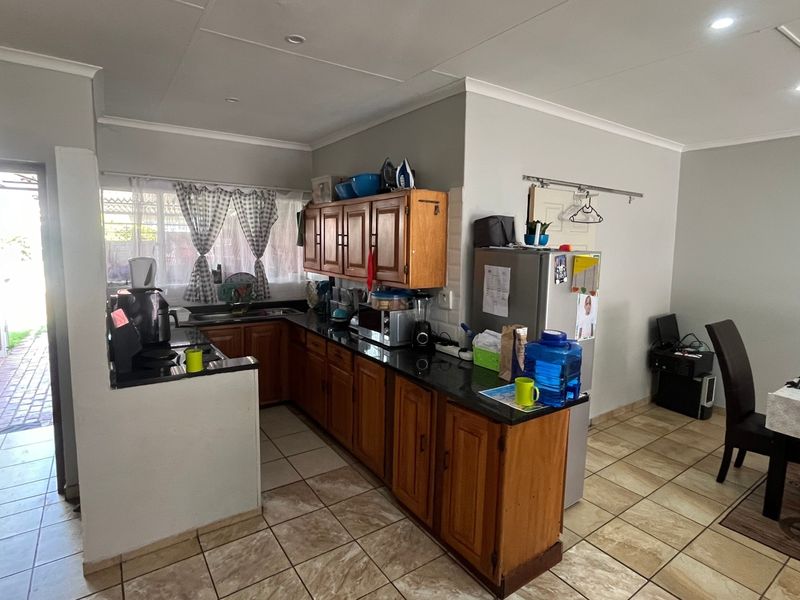 Townhouse For Sale In Rustenburg - Photo 4
