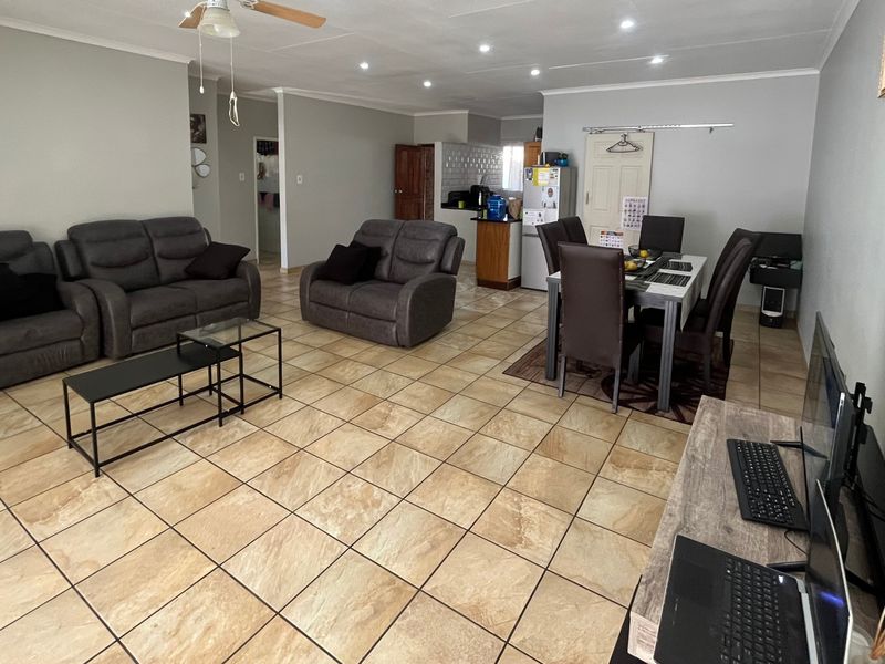 Townhouse For Sale In Rustenburg - Photo 5
