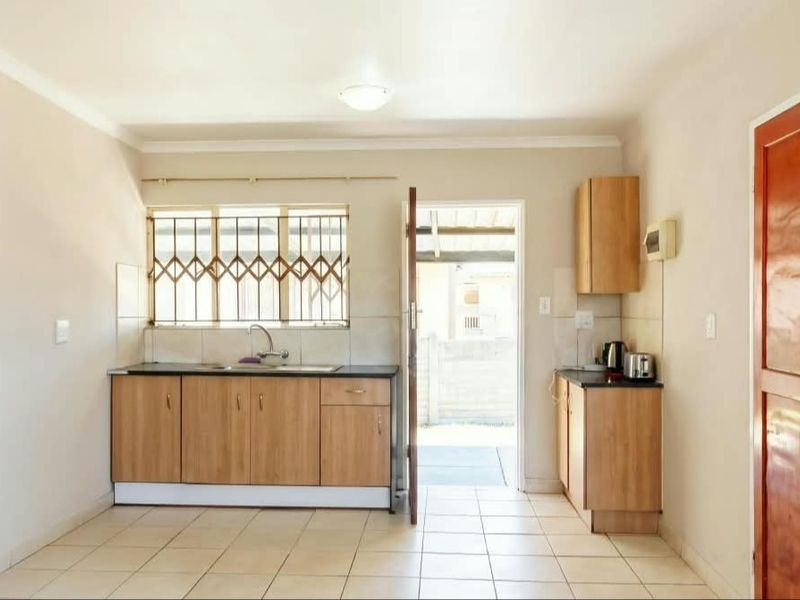 Renovated 4-Bedroom Family Home with Modern Open-Plan Living - Photo 9