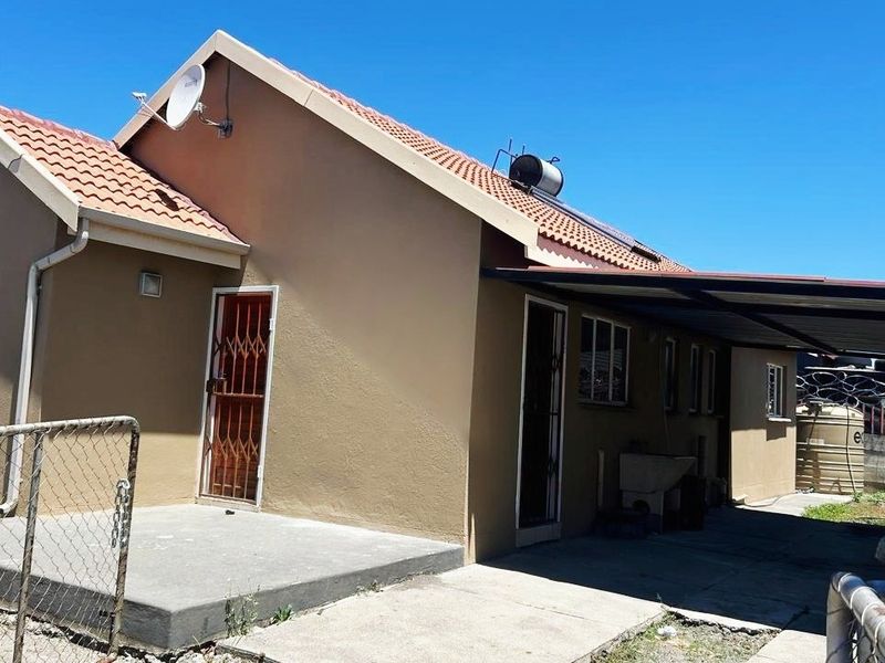 Renovated 4-Bedroom Family Home with Modern Open-Plan Living - Photo 4