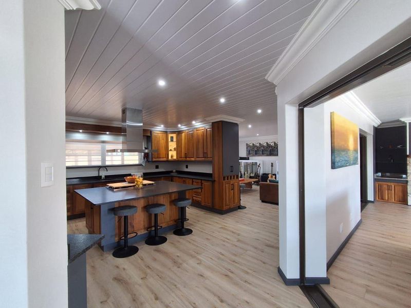 A rare combination of scale, sophistication and considered design - Photo 7