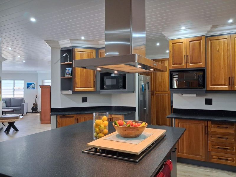 A rare combination of scale, sophistication and considered design - Photo 6