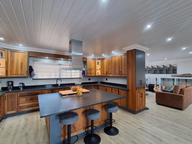 A rare combination of scale, sophistication and considered design - Photo 4