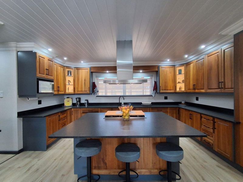 A rare combination of scale, sophistication and considered design - Photo 3
