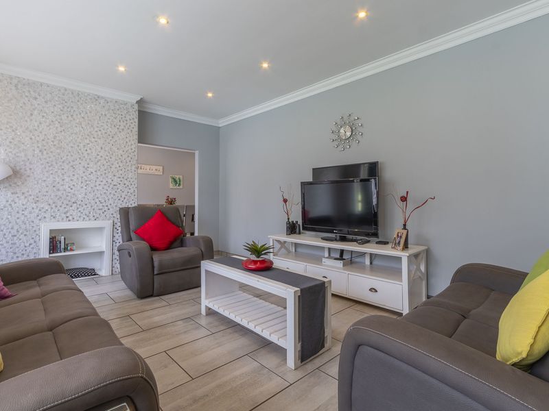 Spacious family home in sought after Dowerglen. - Photo 7