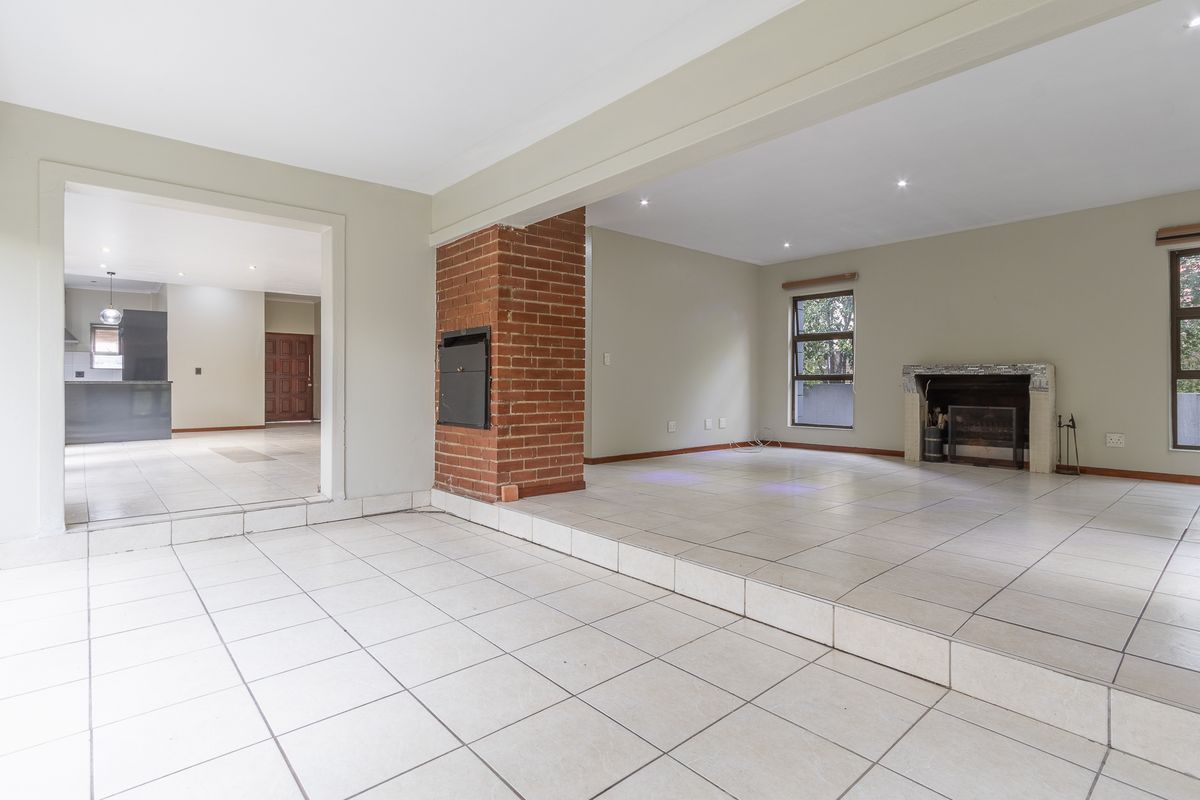 Elegant 3-Bedroom Home in Bushwillow Estate, Modderfontein TO LET - Photo 5