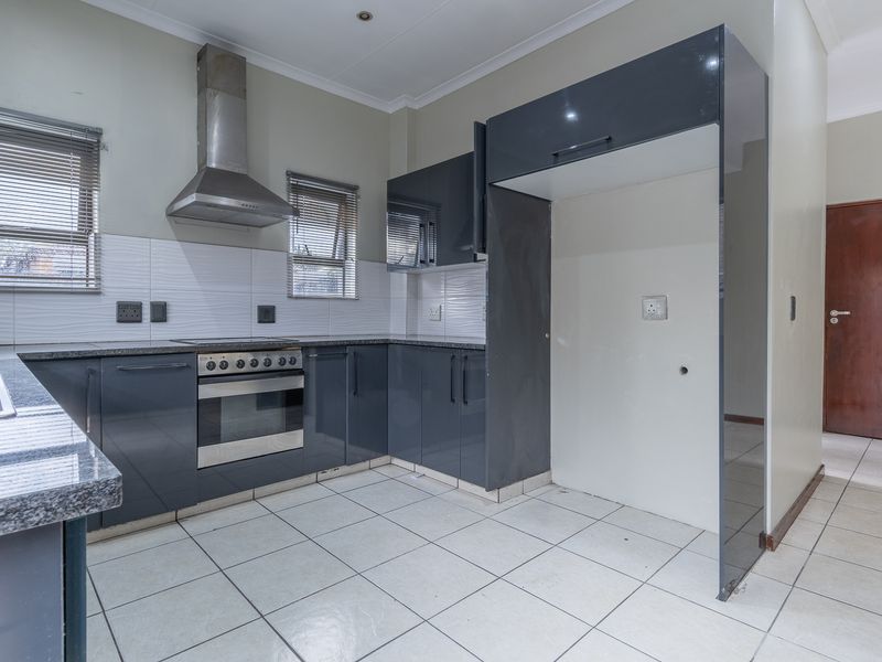 Elegant 3-Bedroom Home in Bushwillow Estate, Modderfontein TO LET - Photo 9