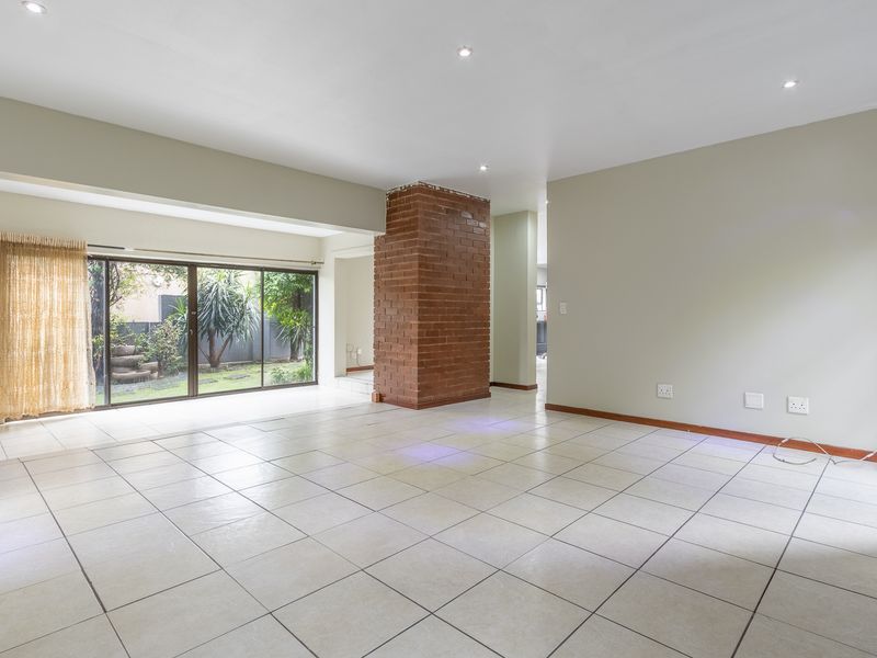 Elegant 3-Bedroom Home in Bushwillow Estate, Modderfontein TO LET - Photo 6