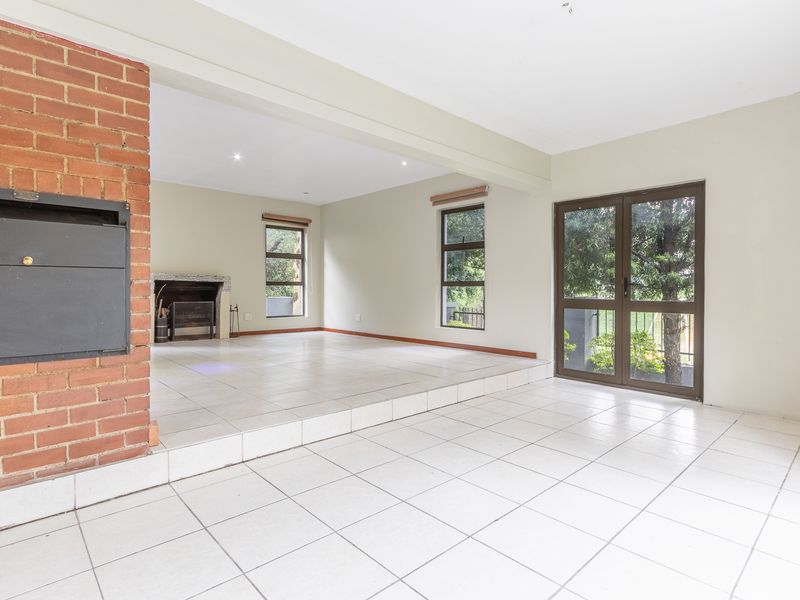 Elegant 3-Bedroom Home in Bushwillow Estate, Modderfontein TO LET - Photo 4