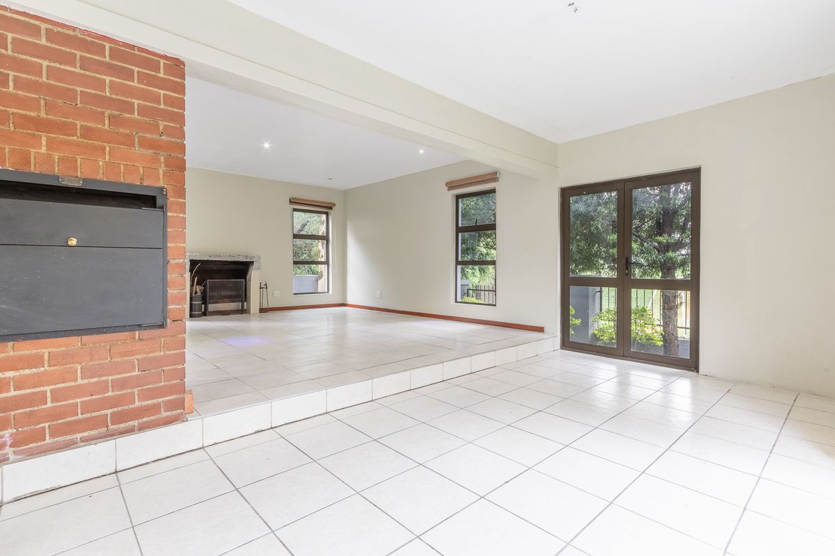 Elegant 3-Bedroom Home in Bushwillow Estate, Modderfontein TO LET - Photo 4