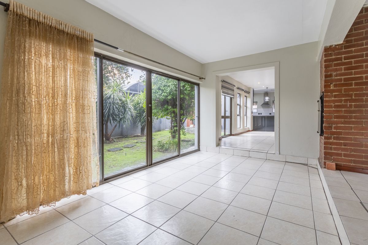 Elegant 3-Bedroom Home in Bushwillow Estate, Modderfontein TO LET - Photo 3