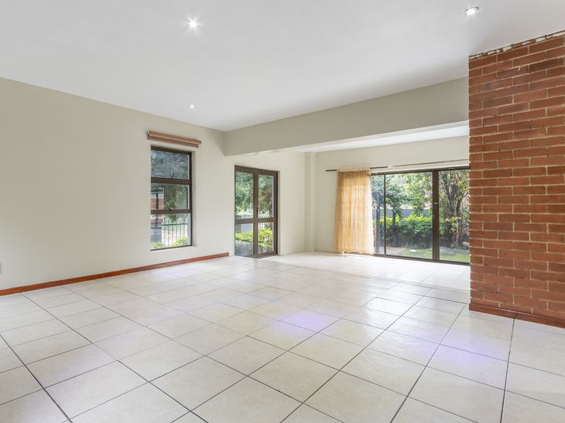 Elegant 3-Bedroom Home in Bushwillow Estate, Modderfontein TO LET - Photo 2