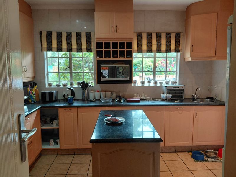 Beautiful 4B 4B Home in Dowerglen - Photo 10