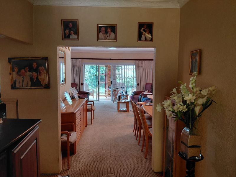 Beautiful 4B 4B Home in Dowerglen - Photo 4
