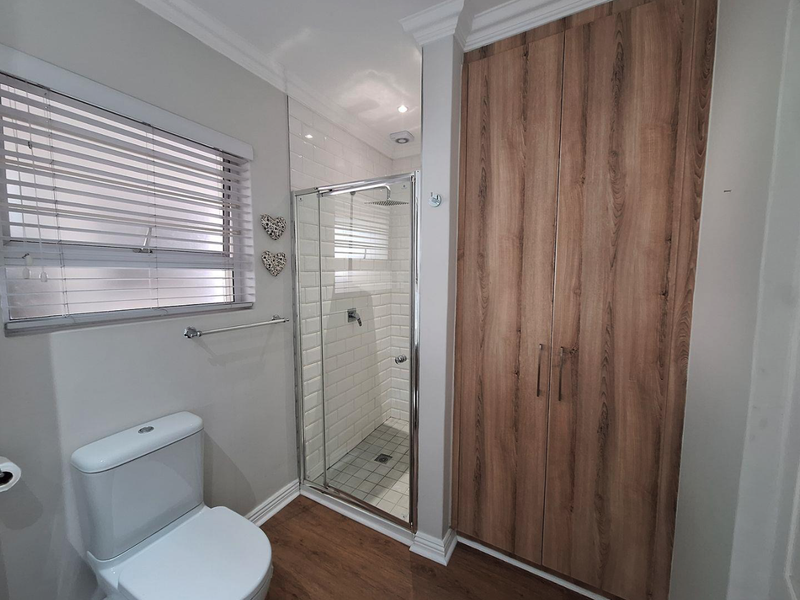 Modern Elegance Meets Estate Security at 13 Portland Place - Photo 10