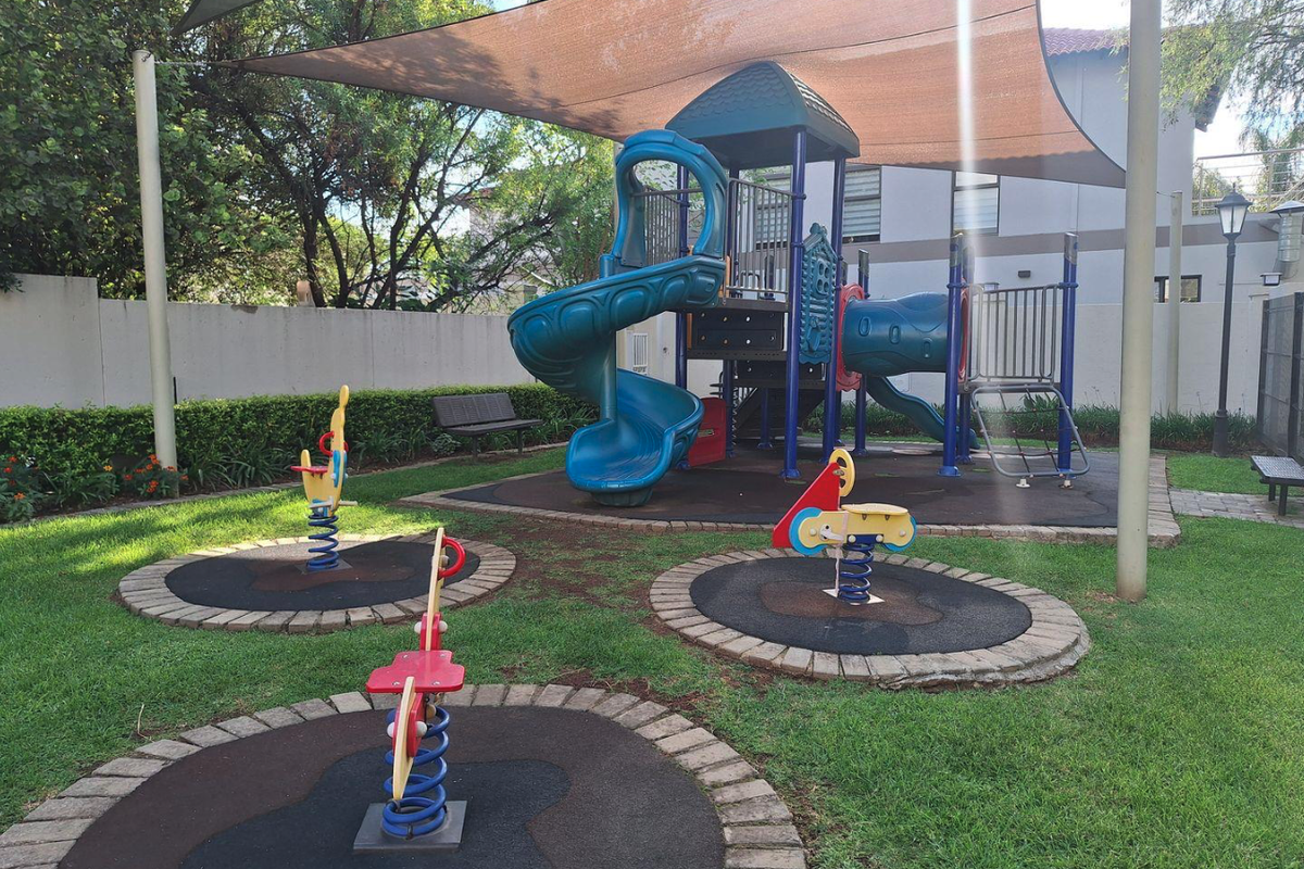 Modern Elegance Meets Estate Security at 13 Portland Place - Photo 4