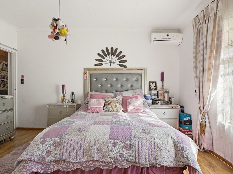 Spacious 4 bedroom Duplex for sale. - Photo 6