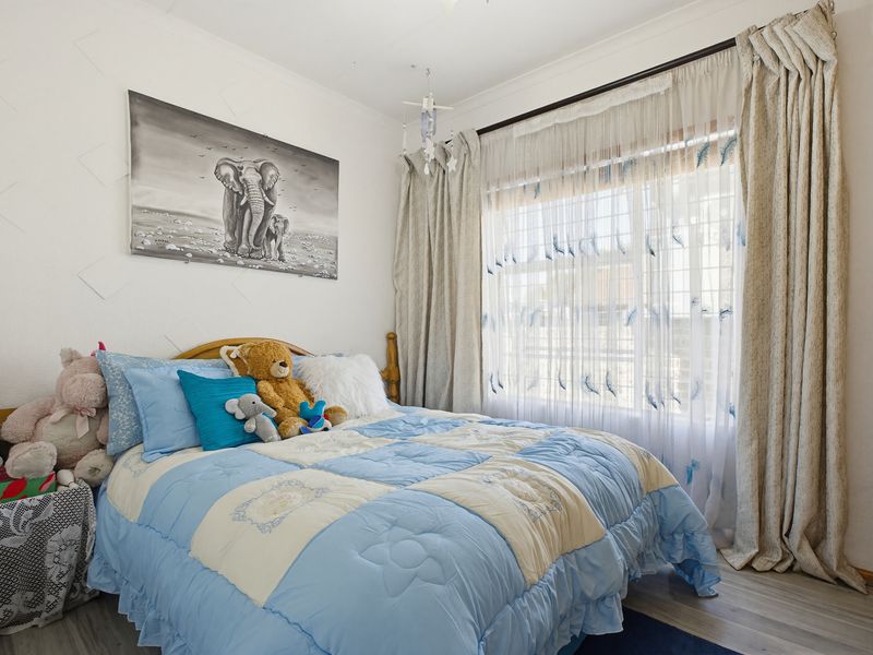 Spacious 4 bedroom Duplex for sale. - Photo 9