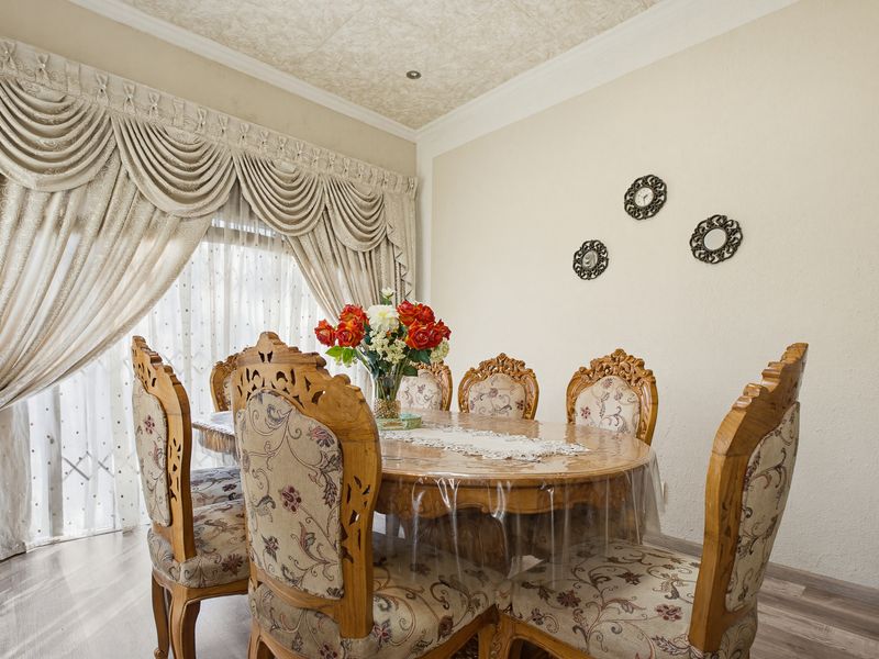 Spacious 4 bedroom Duplex for sale. - Photo 4