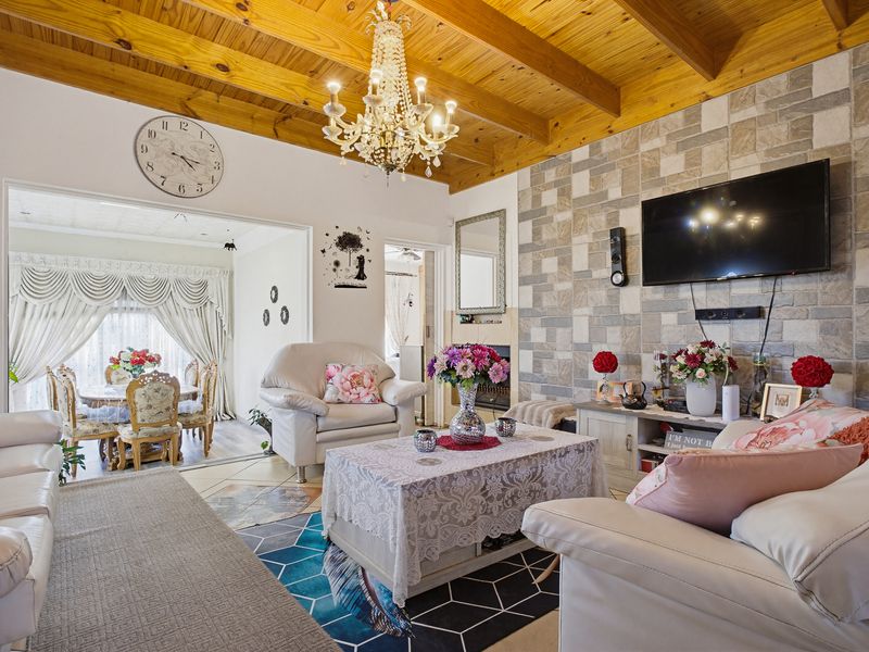 Spacious 4 bedroom Duplex for sale. - Photo 3