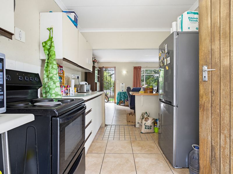 Cozy 3 bedroom home with flatlet FOR SALE - Photo 6