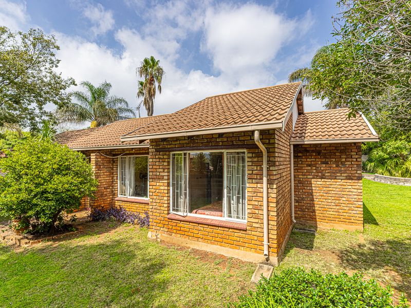 Cozy 3 bedroom home with flatlet FOR SALE - Photo 2