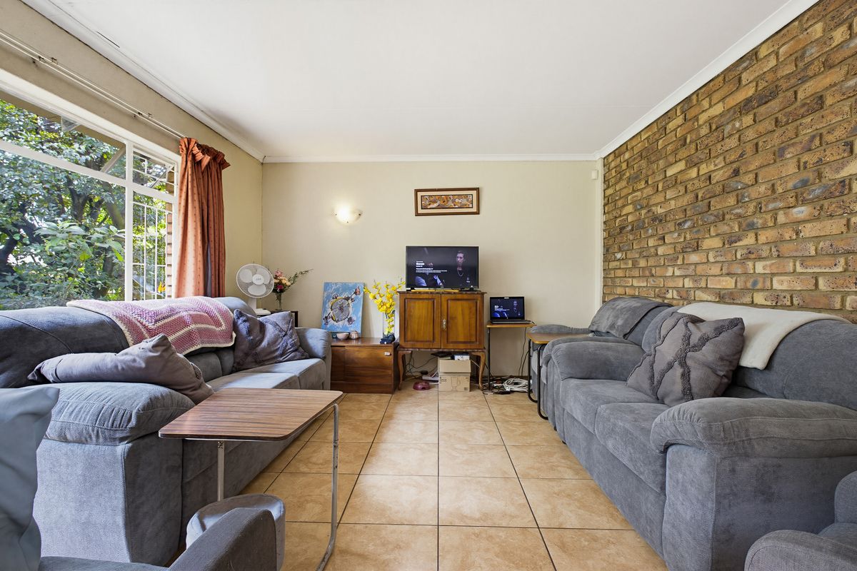 Cozy 3 bedroom home with flatlet FOR SALE - Photo 4