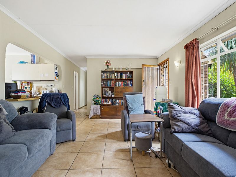 Cozy 3 bedroom home with flatlet FOR SALE - Photo 3