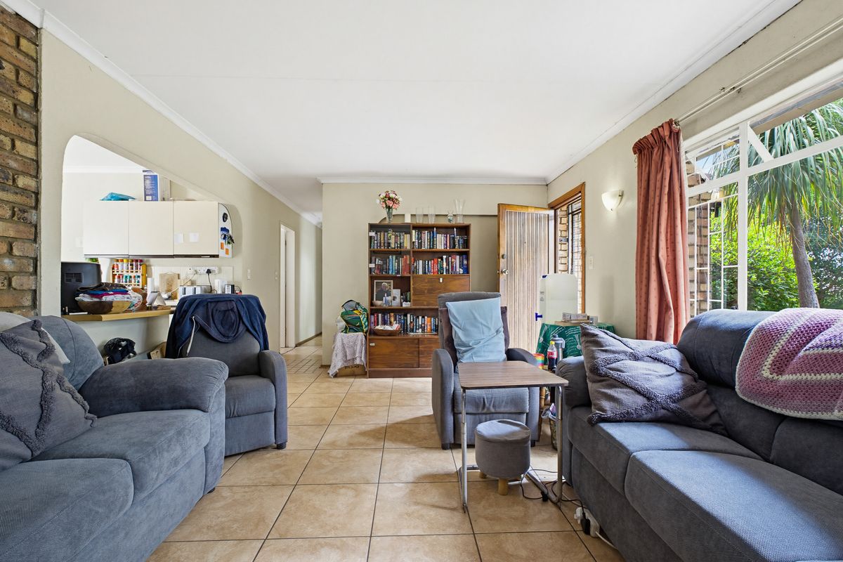 Cozy 3 bedroom home with flatlet FOR SALE - Photo 3