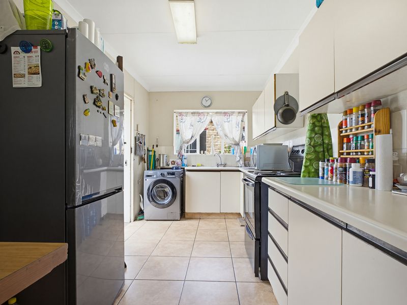 Cozy 3 bedroom home with flatlet FOR SALE - Photo 5