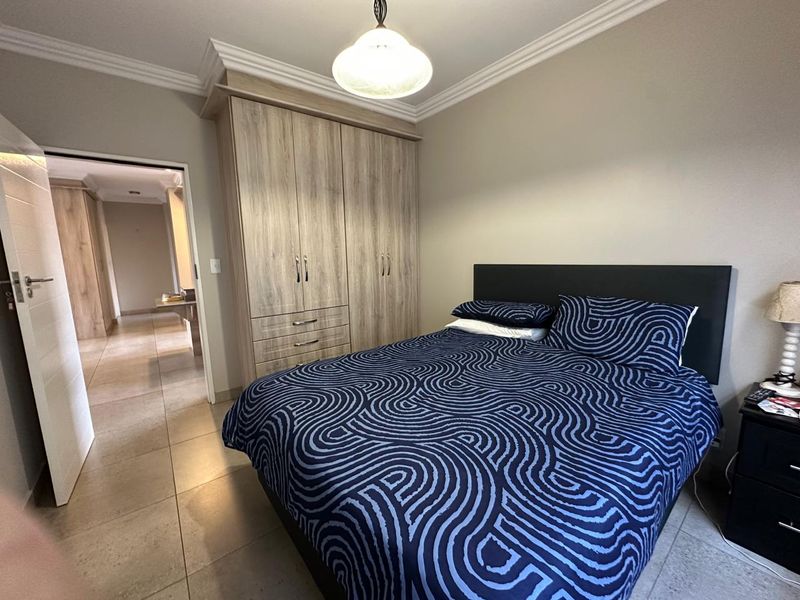 Modern 3 Bedroom simplex with Private Garden & Double Garage in Jansen Park - Photo 9