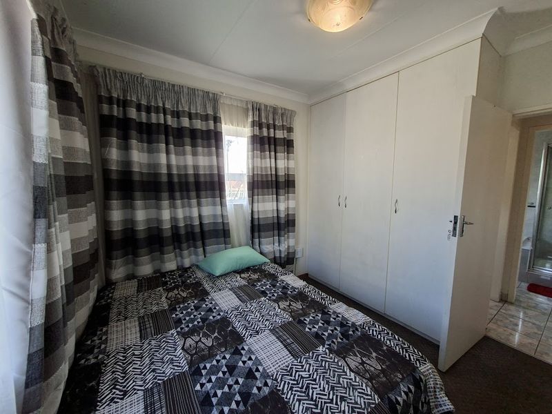 3 bedroom house and 1 bedroom cottage to LET - Photo 8